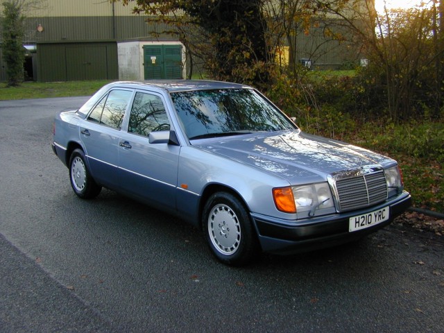 MERCEDES-BENZ 200 Ref 8761 - Mercedes Benz W124 200e Petrol Automatic – (RHD - UK Car) (1991)