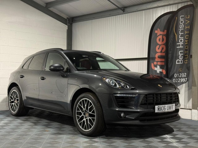 PORSCHE MACAN