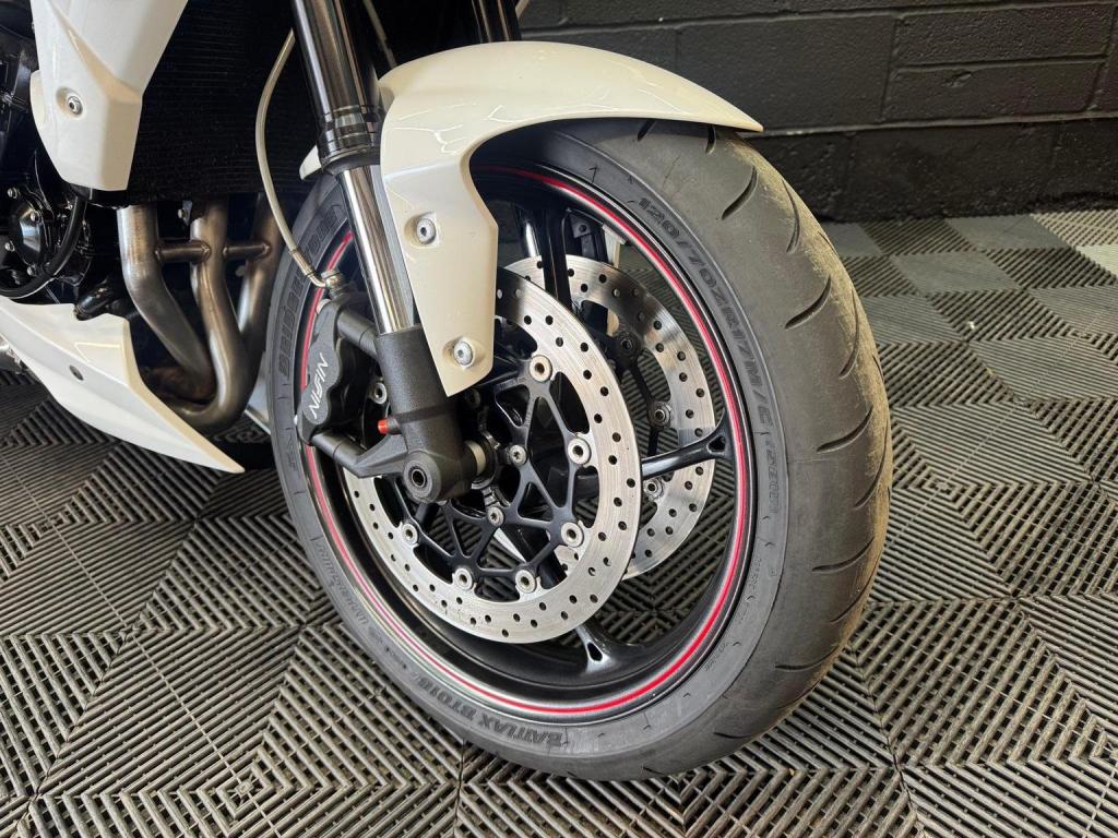 TRIUMPH STREET TRIPLE 675