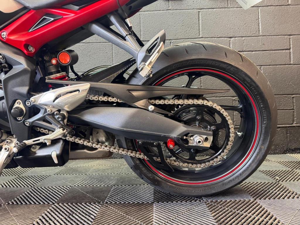 TRIUMPH STREET TRIPLE 675