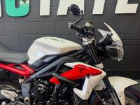 TRIUMPH STREET TRIPLE 675