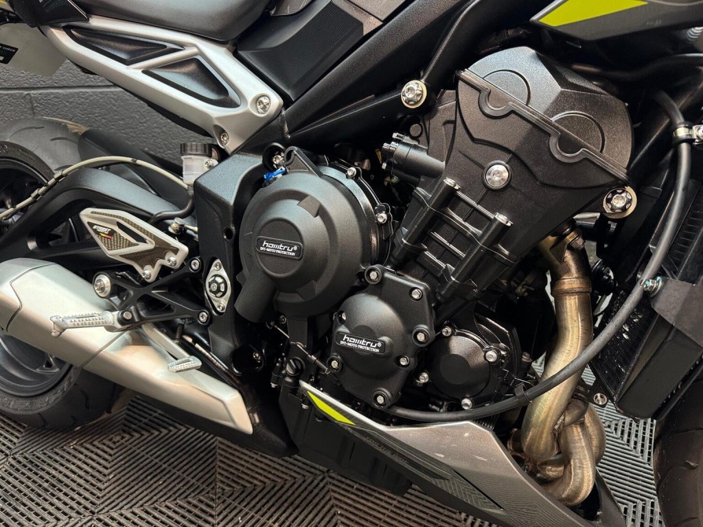 TRIUMPH STREET TRIPLE 765