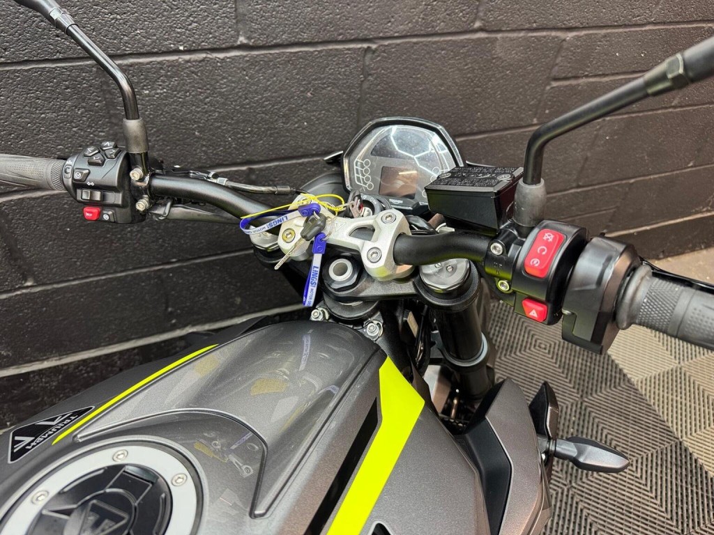 TRIUMPH STREET TRIPLE 765