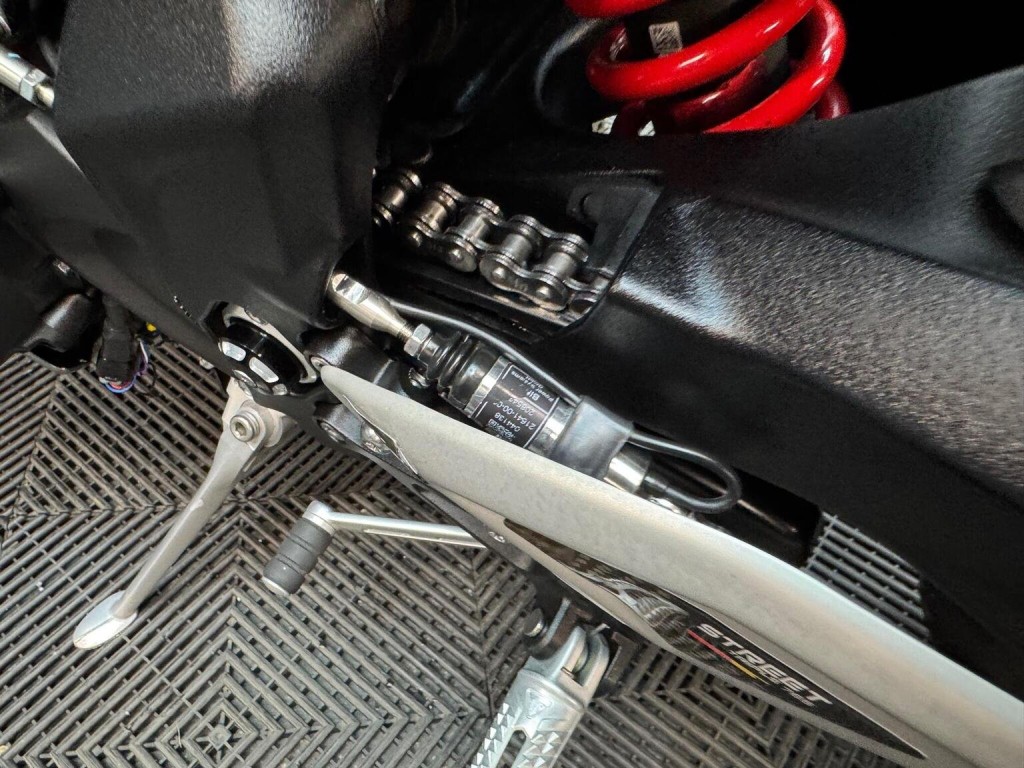 TRIUMPH STREET TRIPLE 765