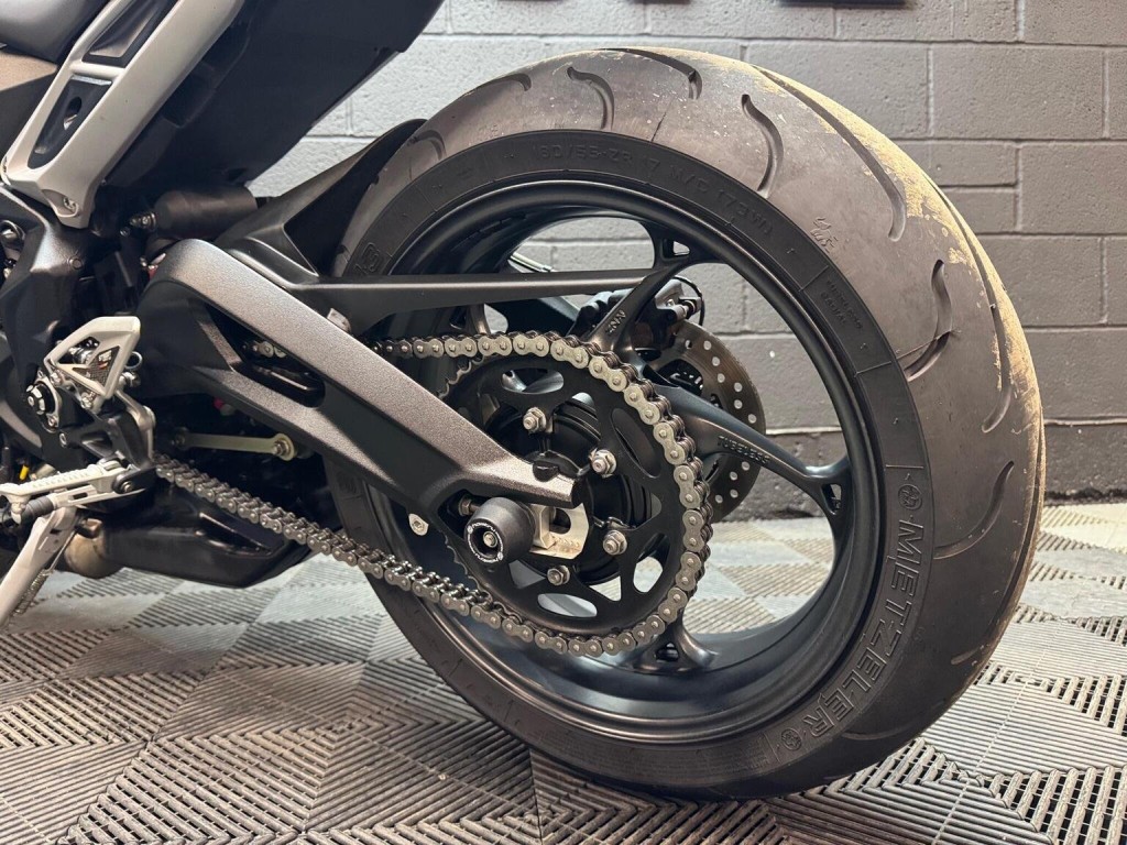 TRIUMPH STREET TRIPLE 765