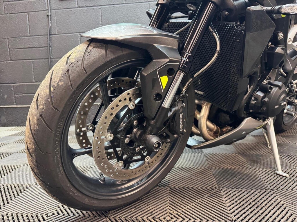 TRIUMPH STREET TRIPLE 765