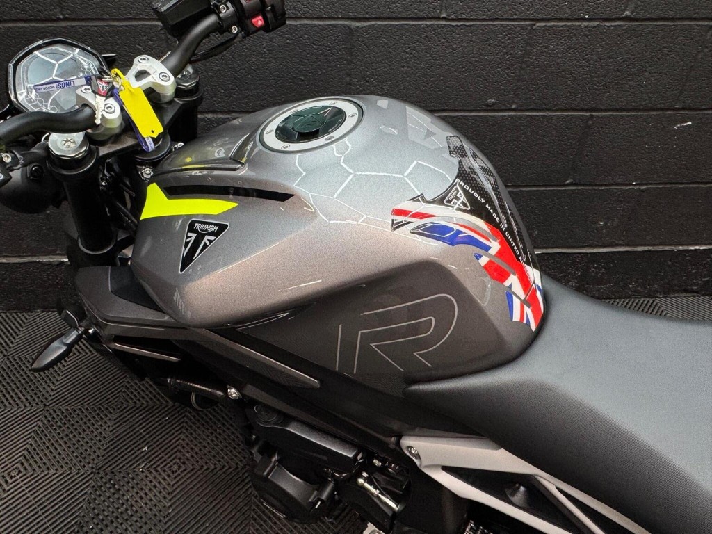TRIUMPH STREET TRIPLE 765