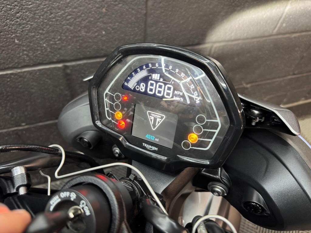 TRIUMPH STREET TRIPLE 765