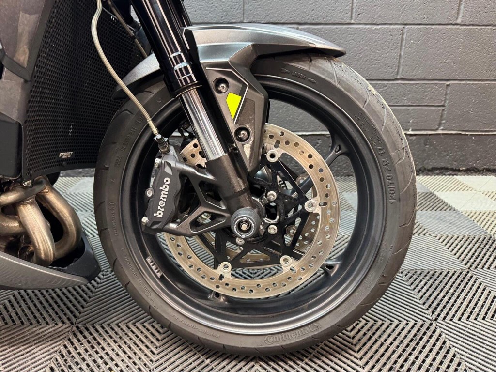 TRIUMPH STREET TRIPLE 765