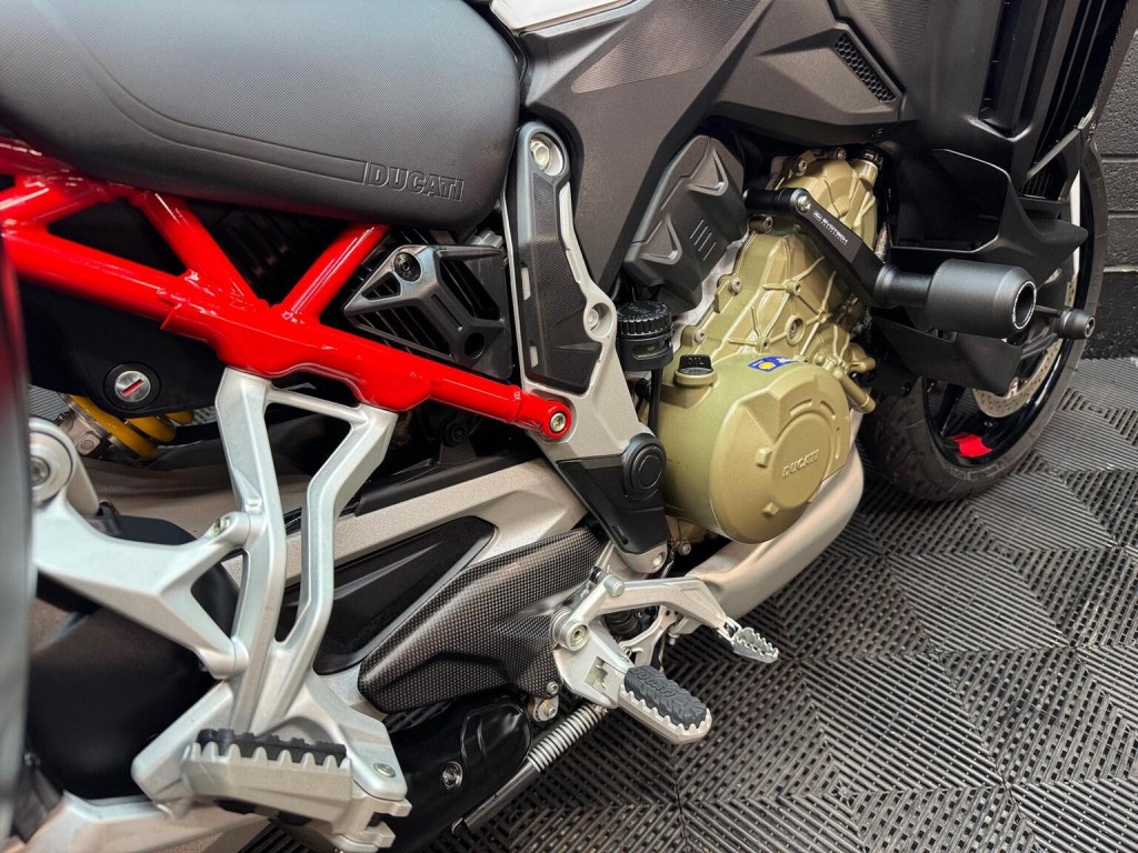DUCATI MULTISTRADA V4