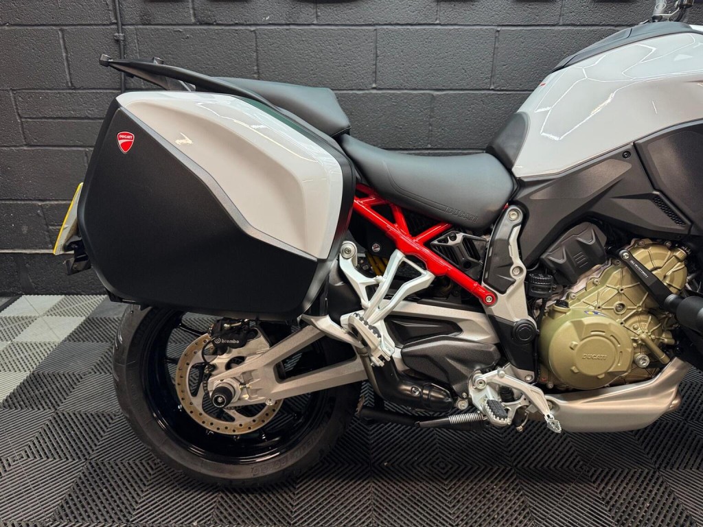 DUCATI MULTISTRADA V4