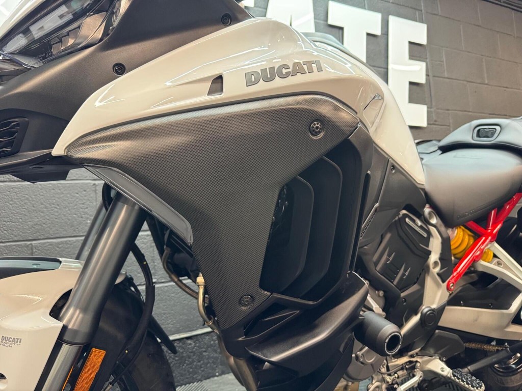 DUCATI MULTISTRADA V4