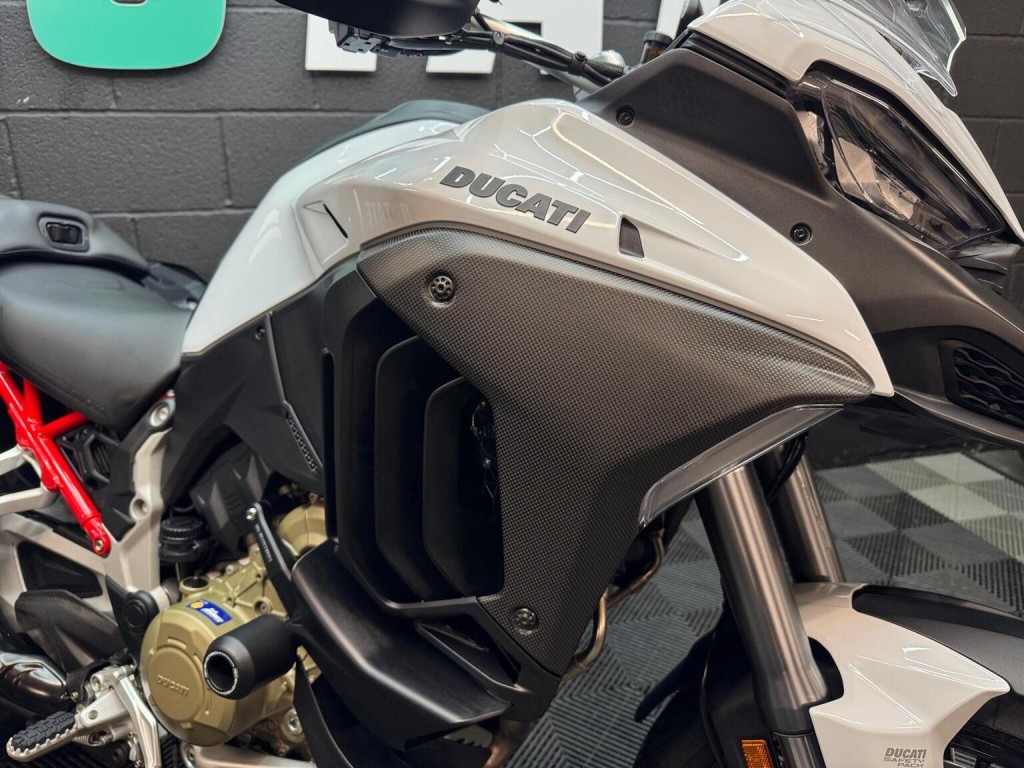 DUCATI MULTISTRADA V4