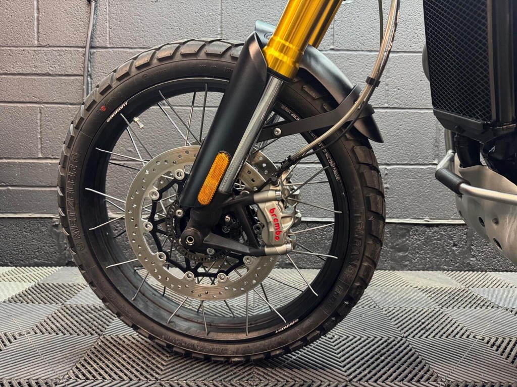 TRIUMPH SCRAMBLER 1200