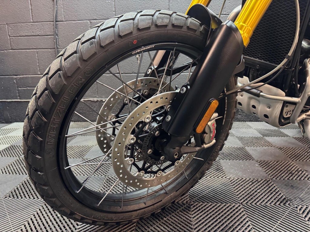 TRIUMPH SCRAMBLER 1200