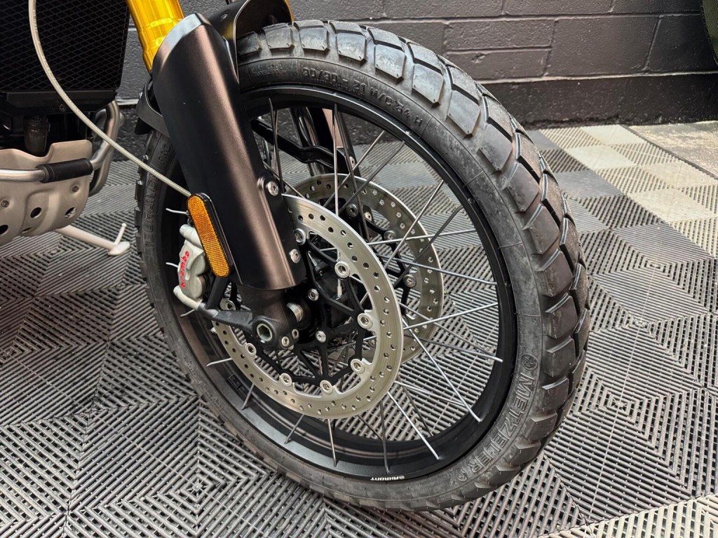 TRIUMPH SCRAMBLER 1200