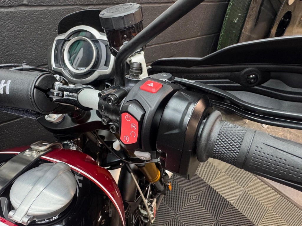 TRIUMPH SCRAMBLER 1200