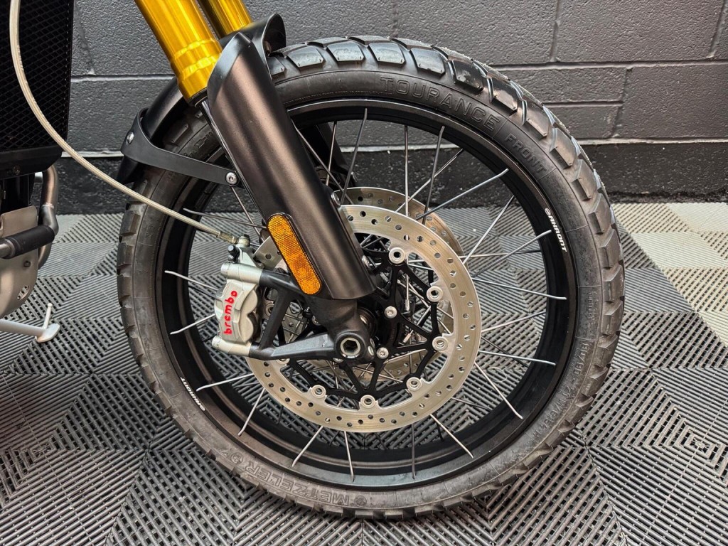 TRIUMPH SCRAMBLER 1200