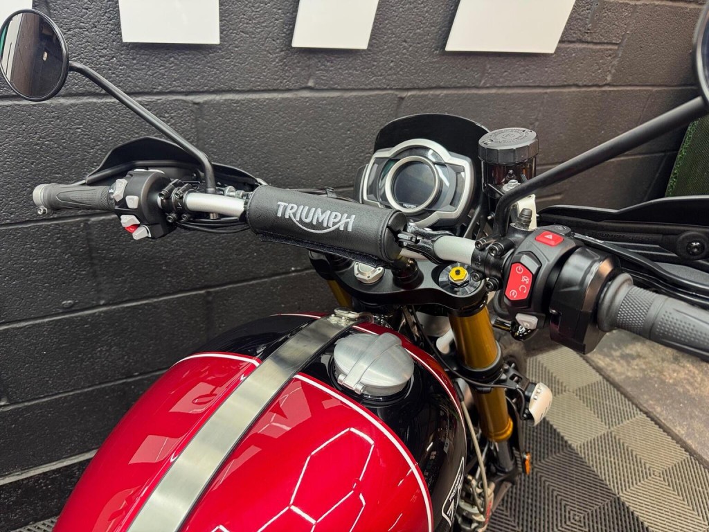 TRIUMPH SCRAMBLER 1200