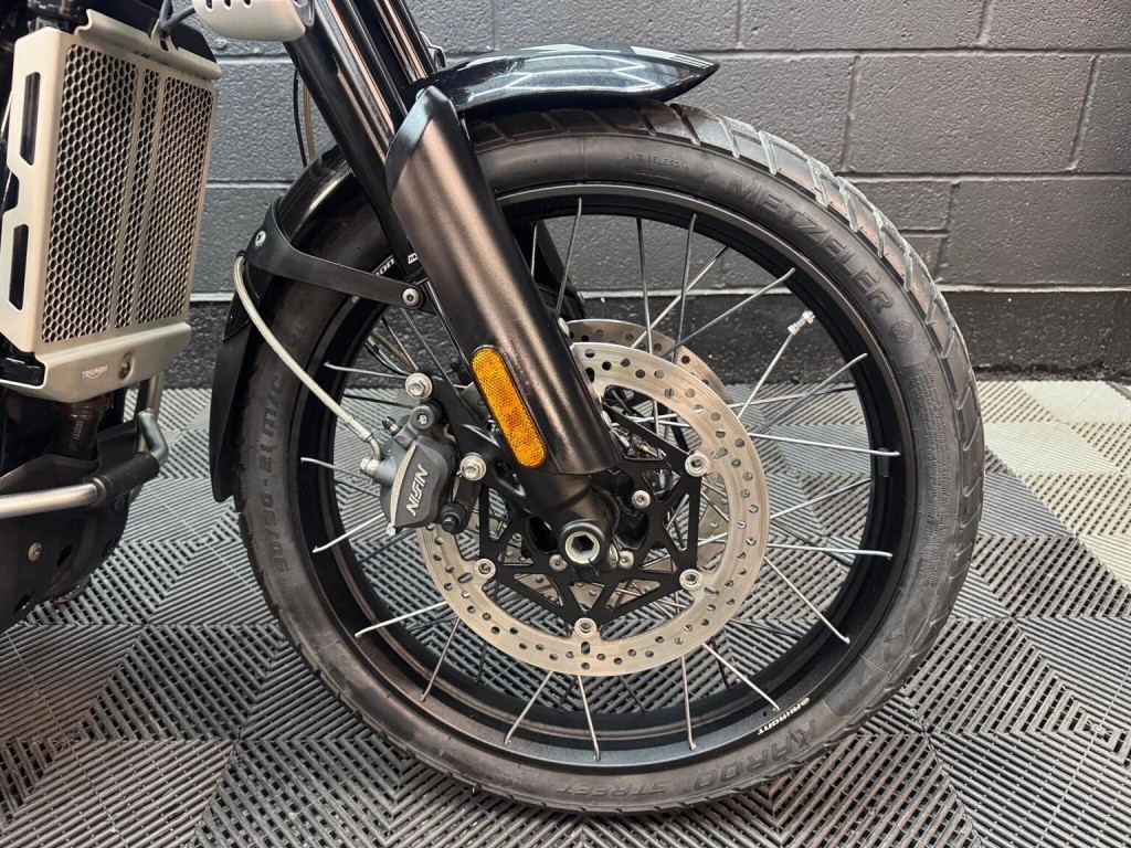 TRIUMPH SCRAMBLER 1200