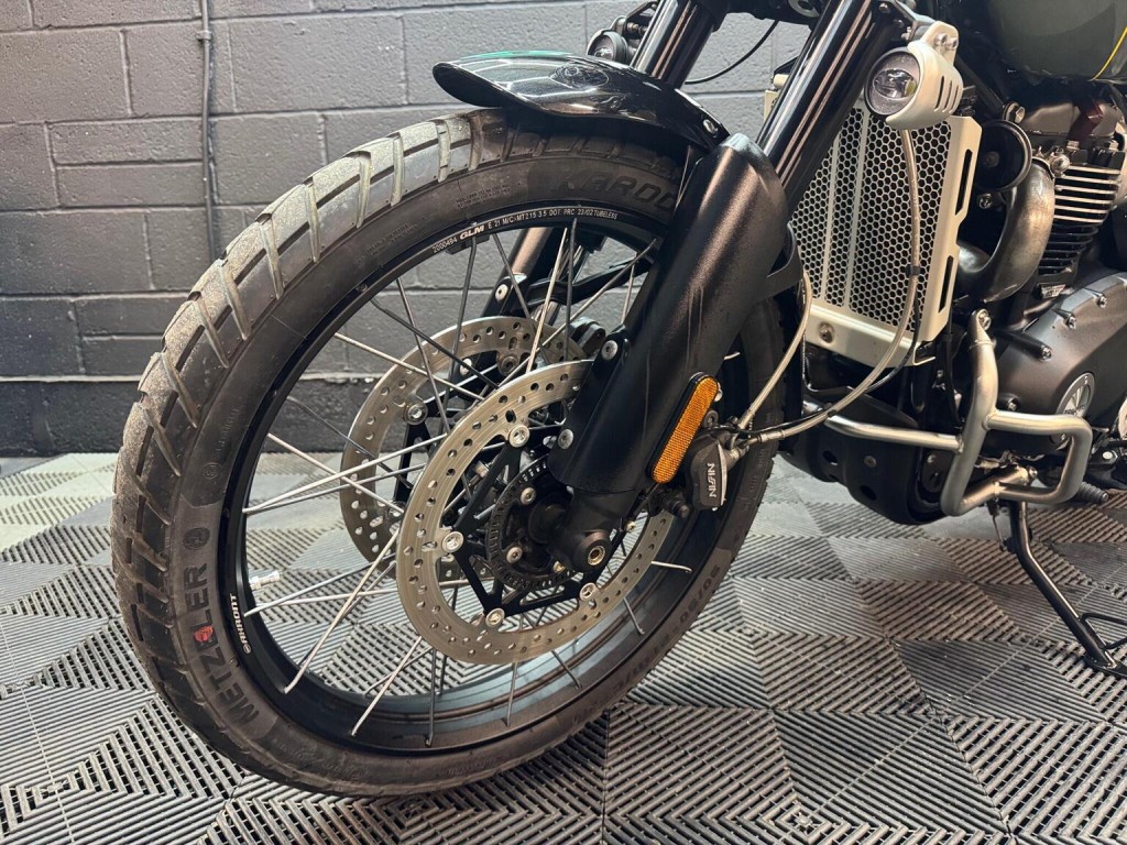 TRIUMPH SCRAMBLER 1200