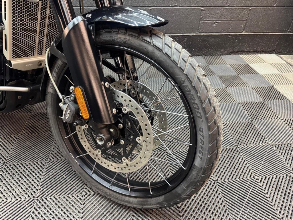 TRIUMPH SCRAMBLER 1200