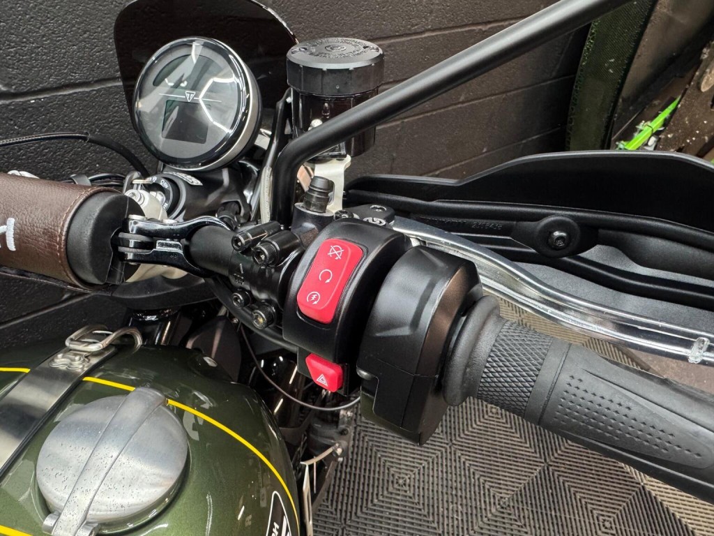 TRIUMPH SCRAMBLER 1200