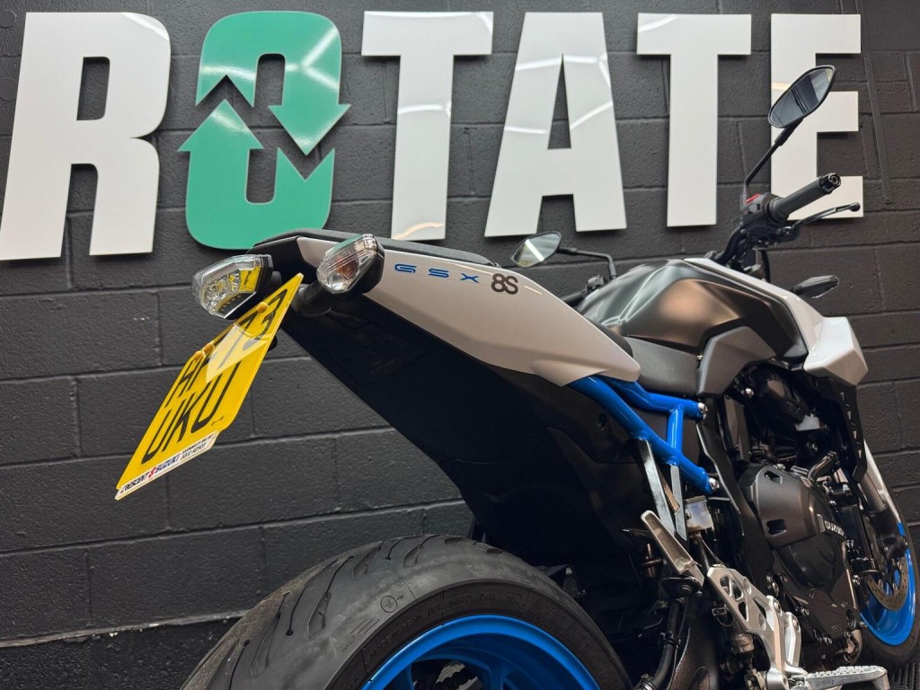 SUZUKI GSX-8S