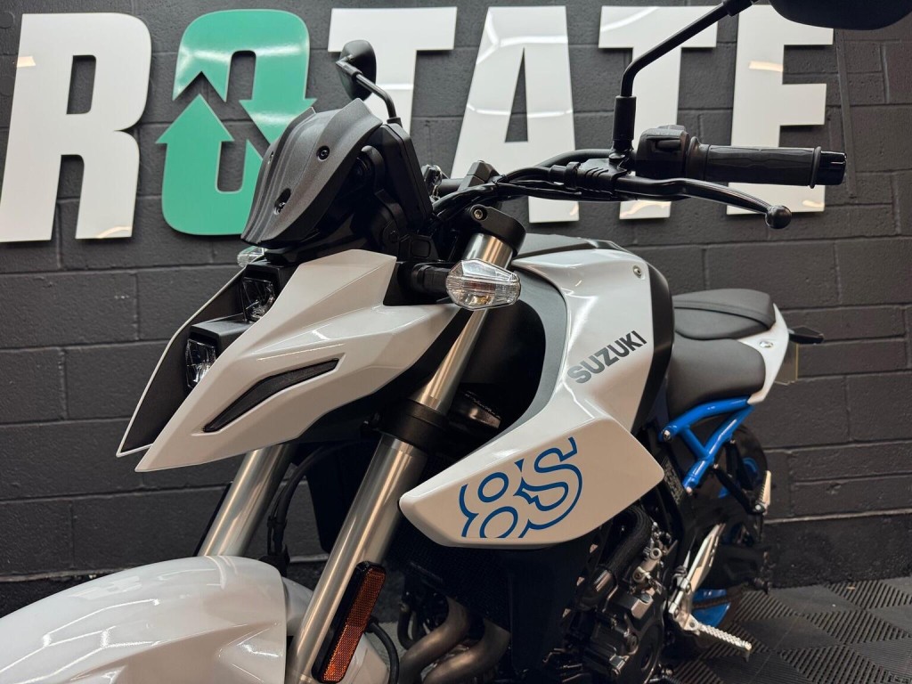 SUZUKI GSX-8S