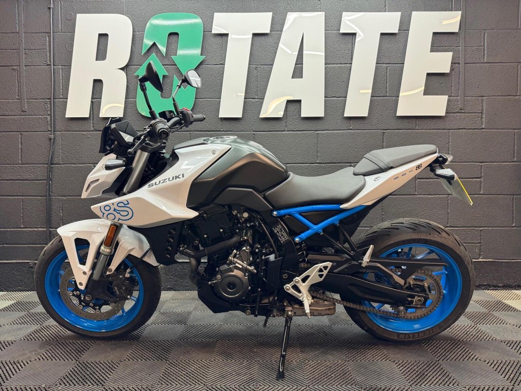 SUZUKI GSX-8S