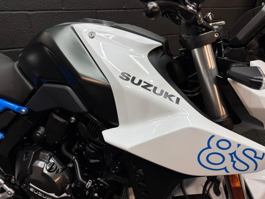 SUZUKI GSX-8S