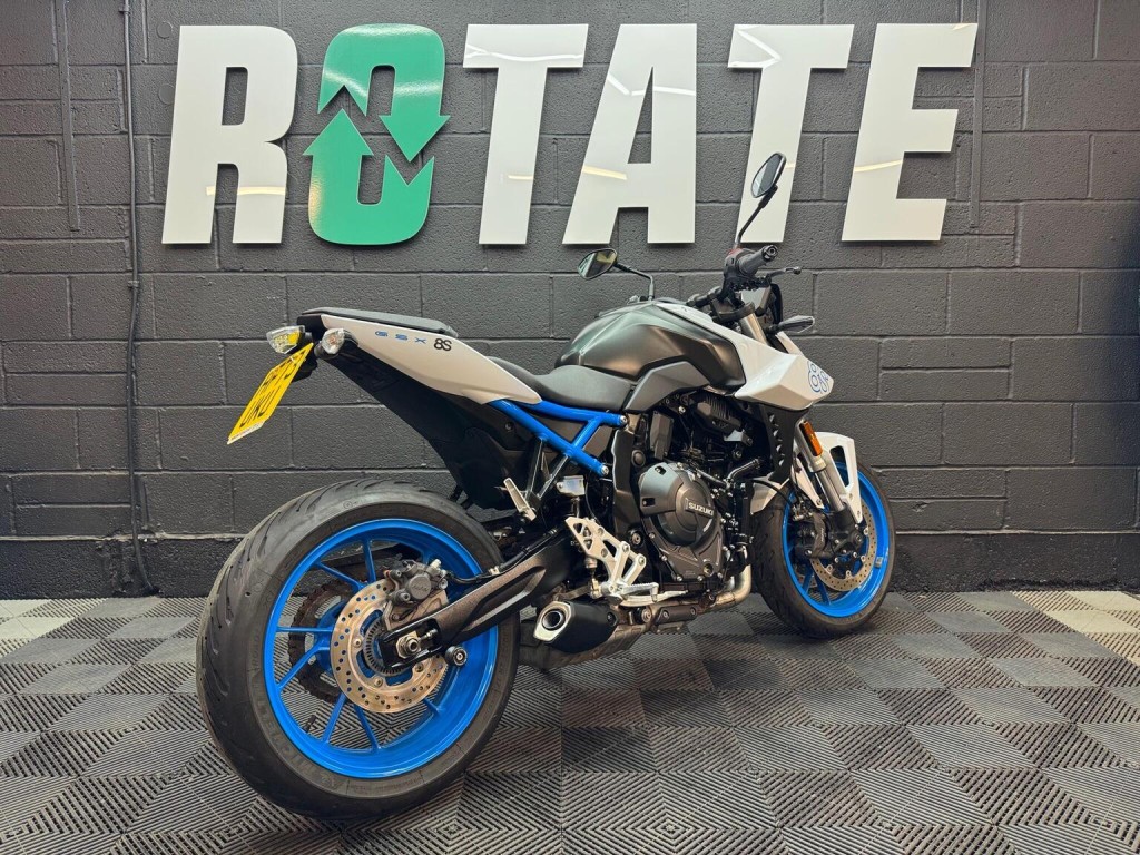 SUZUKI GSX-8S