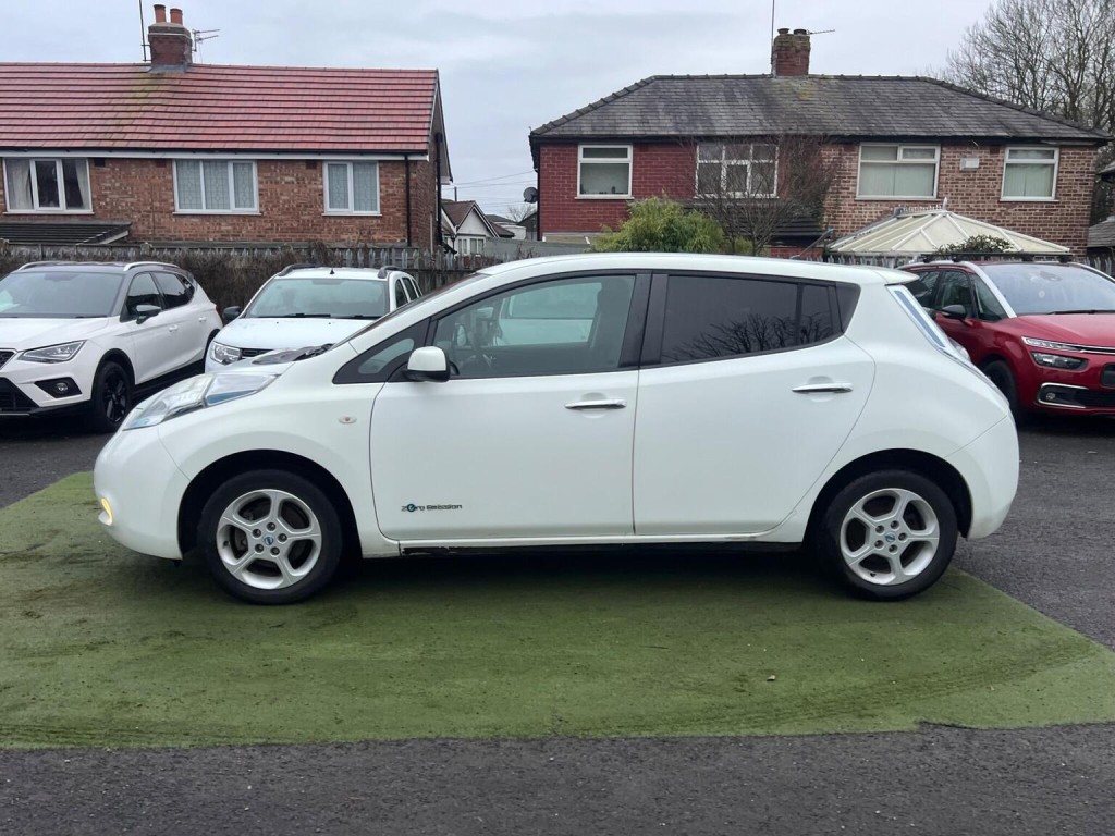 NISSAN LEAF
