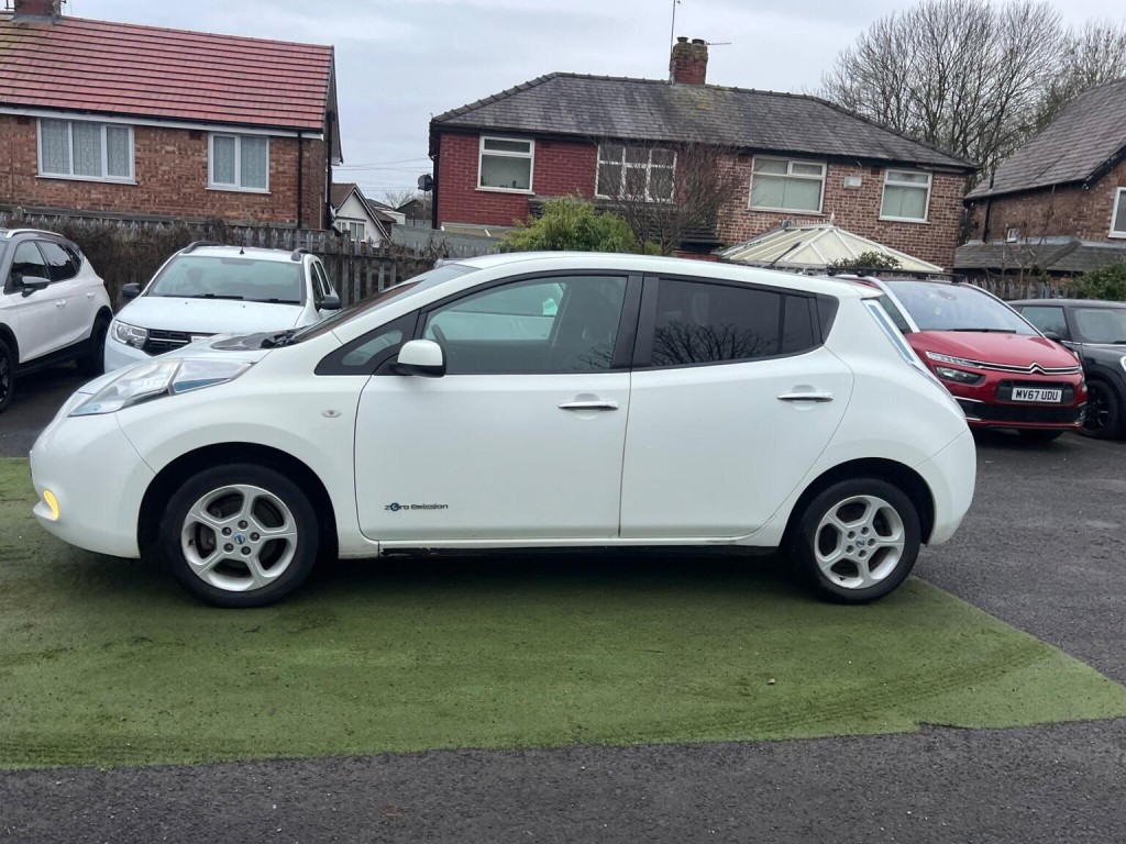 NISSAN LEAF