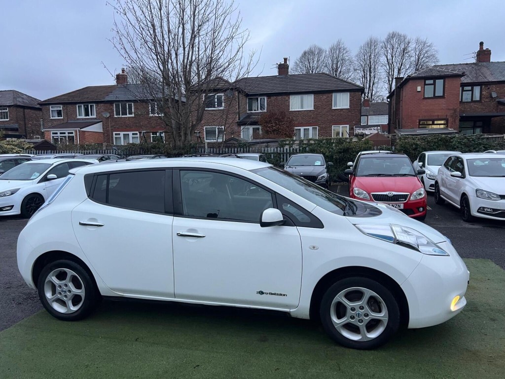 NISSAN LEAF