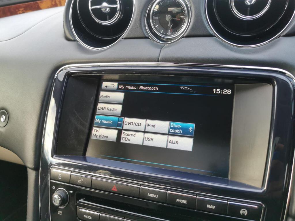 JAGUAR XJ 3.0d V6 Portfolio Auto ss 4dr 2013