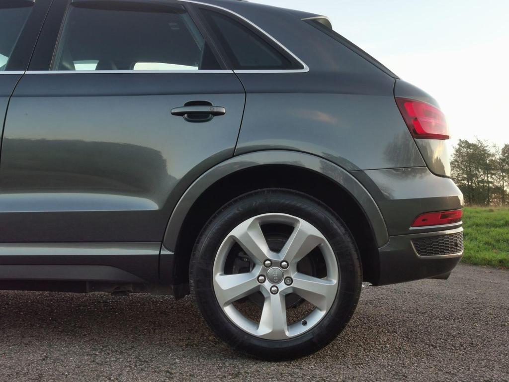 AUDI Q3 2.0 TDI S line Edition  2018