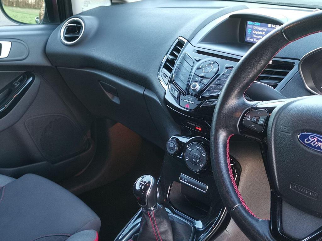 FORD FIESTA 1.0 T EcoBoost Zetec S  2015