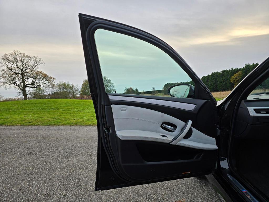 BMW M5 5.0 M5 Saloon 2008