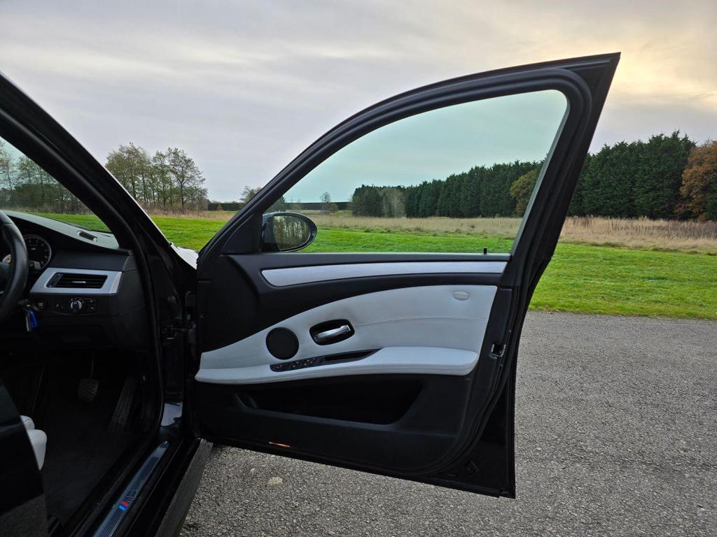 BMW M5 5.0 M5 Saloon 2008