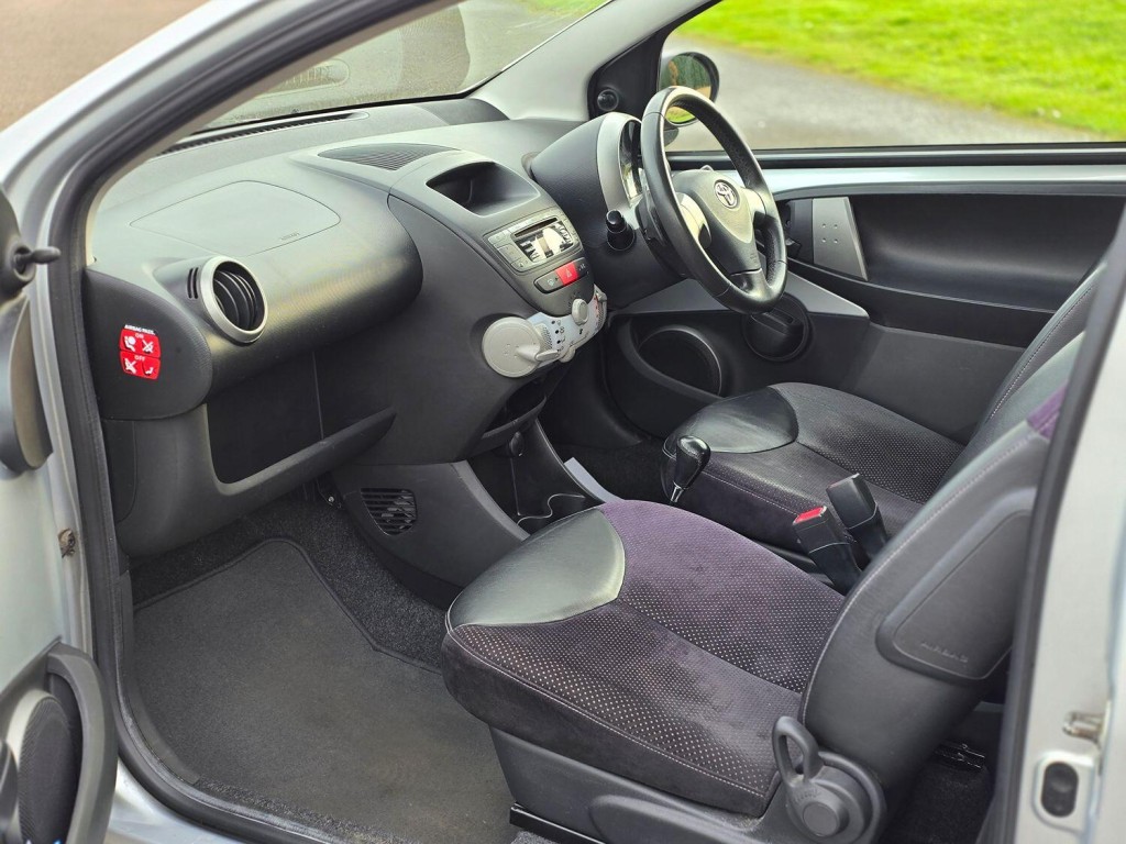 TOYOTA AYGO 1.0 VVT-i Ice 2012