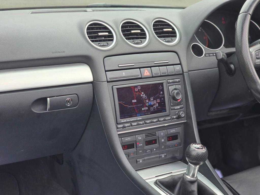 AUDI A4 2.0 TDI S line 2009