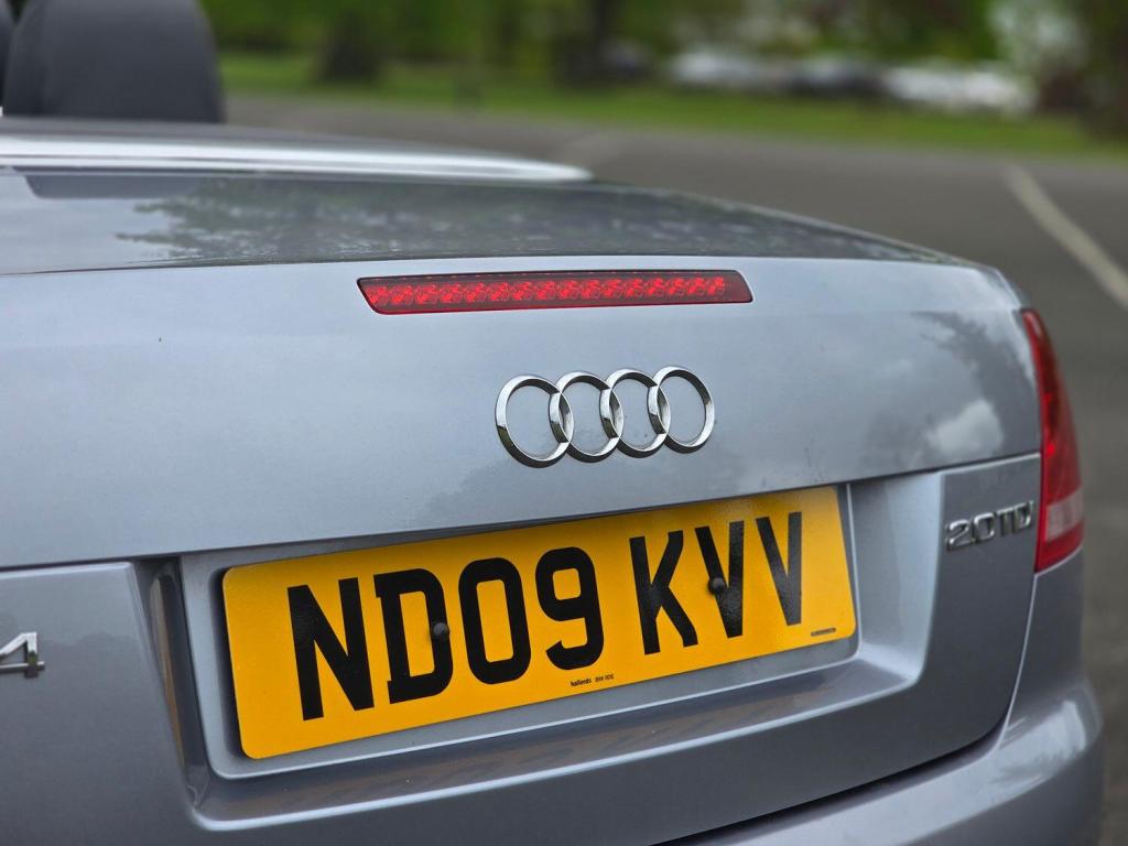 AUDI A4 2.0 TDI S line 2009