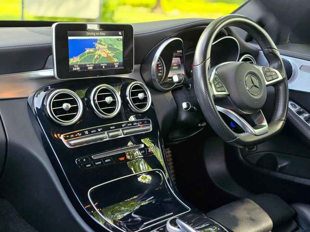 MERCEDES-BENZ C CLASS 2.1 C300dh AMG Line 2015