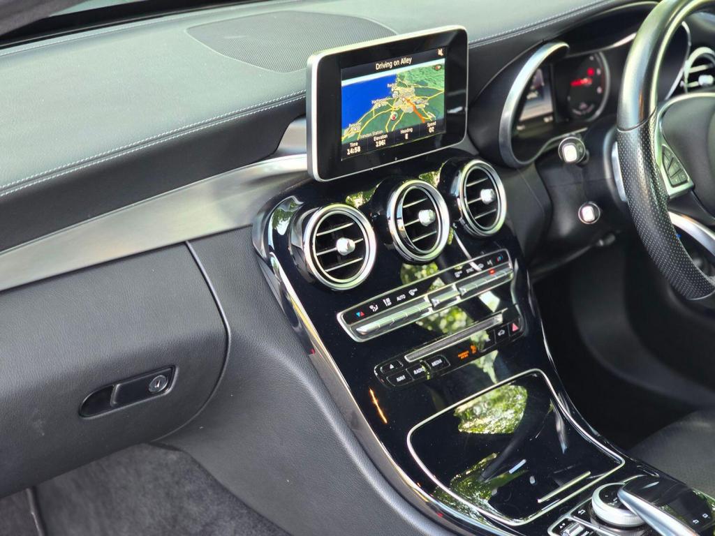 MERCEDES-BENZ C CLASS 2.1 C300dh AMG Line 2015