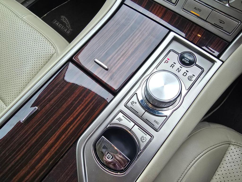 JAGUAR XF 3.0 d V6 Portfolio 2010