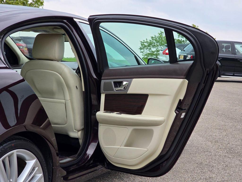 JAGUAR XF 3.0 d V6 Portfolio 2010