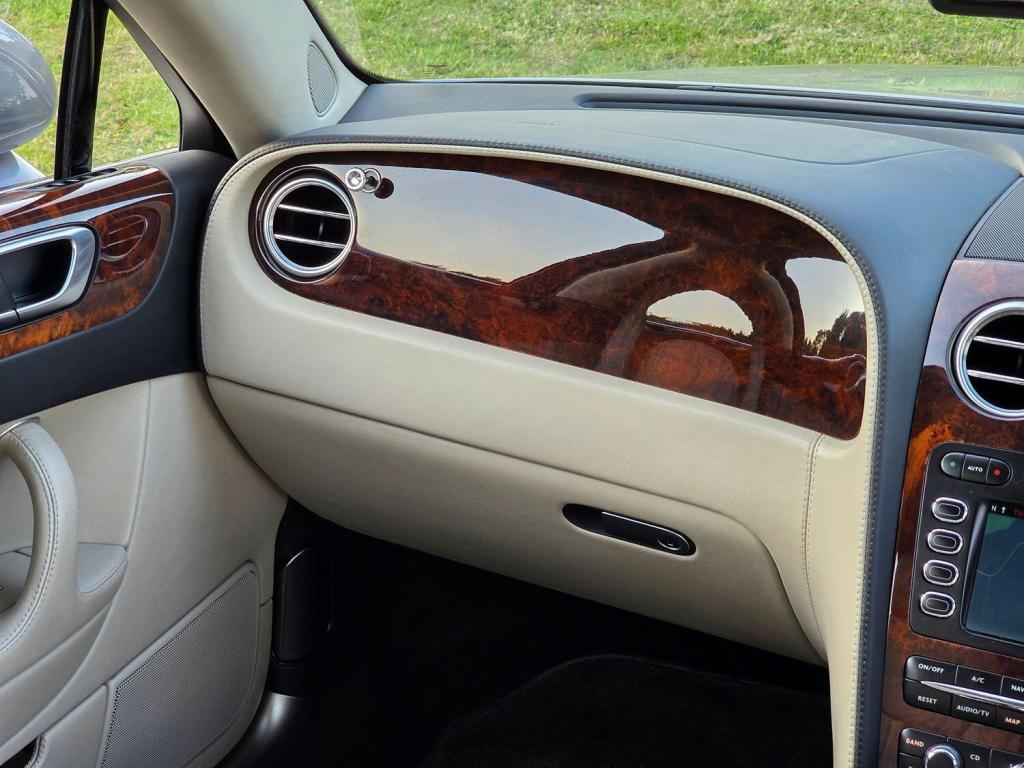 BENTLEY FLYING SPUR  2006