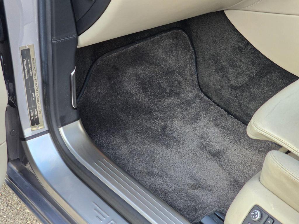 BENTLEY FLYING SPUR  2006