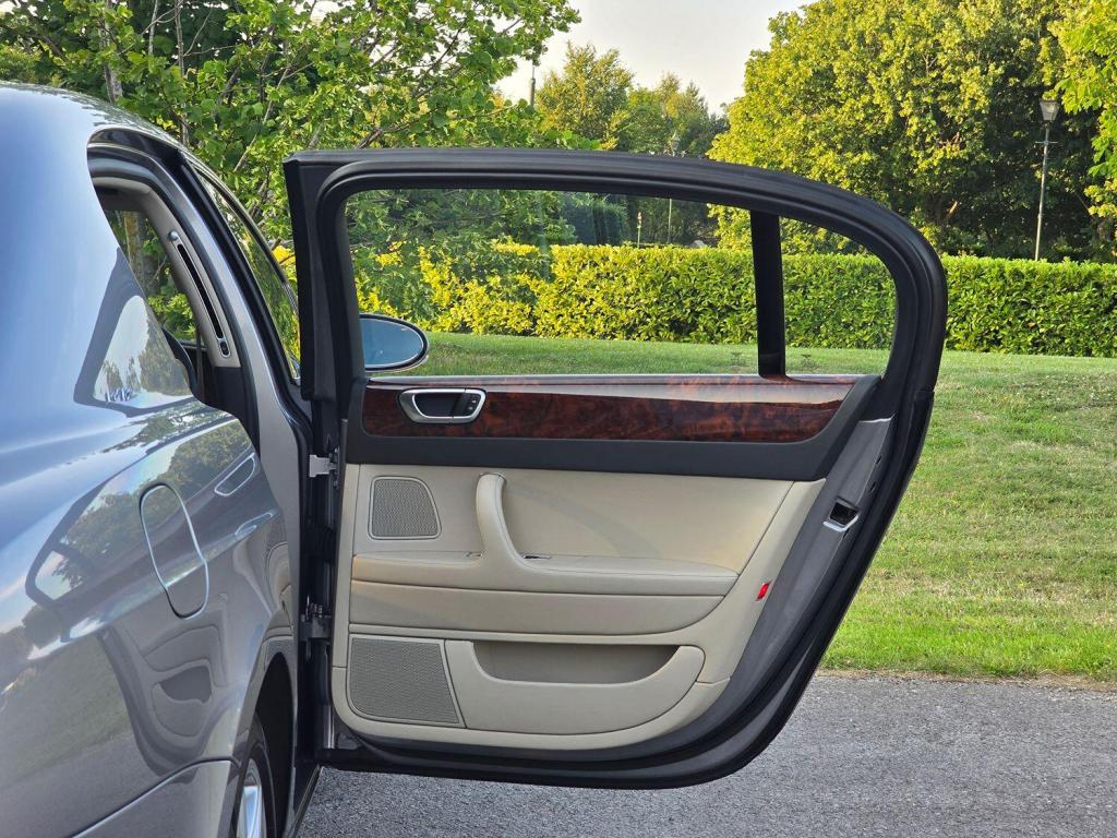 BENTLEY FLYING SPUR  2006